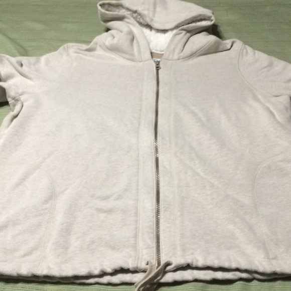 ACTIVE BEAUTIFUL HOODIE EXCELLENT CONDITION - Picture 2 of 7